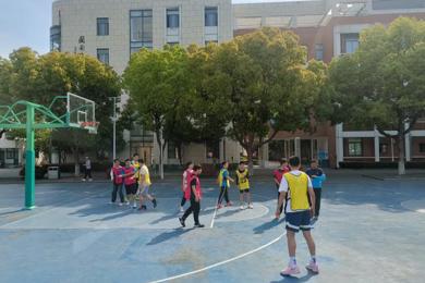 精彩“篮”不住——城西中学初二年级篮球比赛热血开战