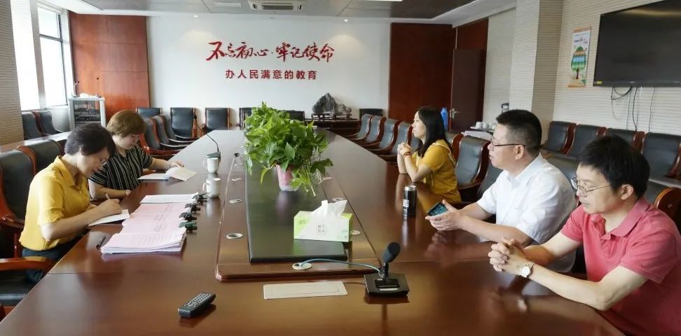 区教育局领导莅临城西中学开展新学期开学检查工作