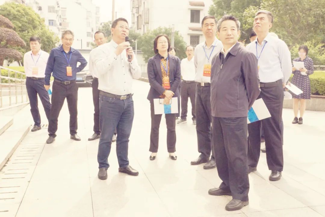 吴中区人大常委会视察组莅临城西中学