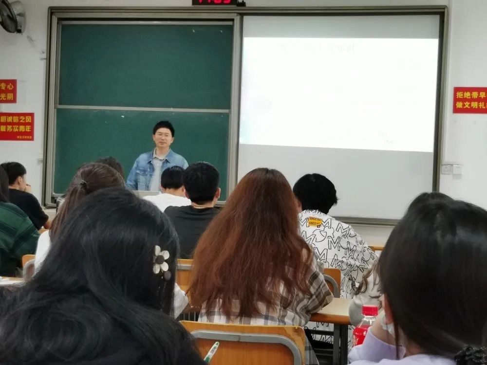 初心致仁 , 匠心筑梦，追逐“教育梦”