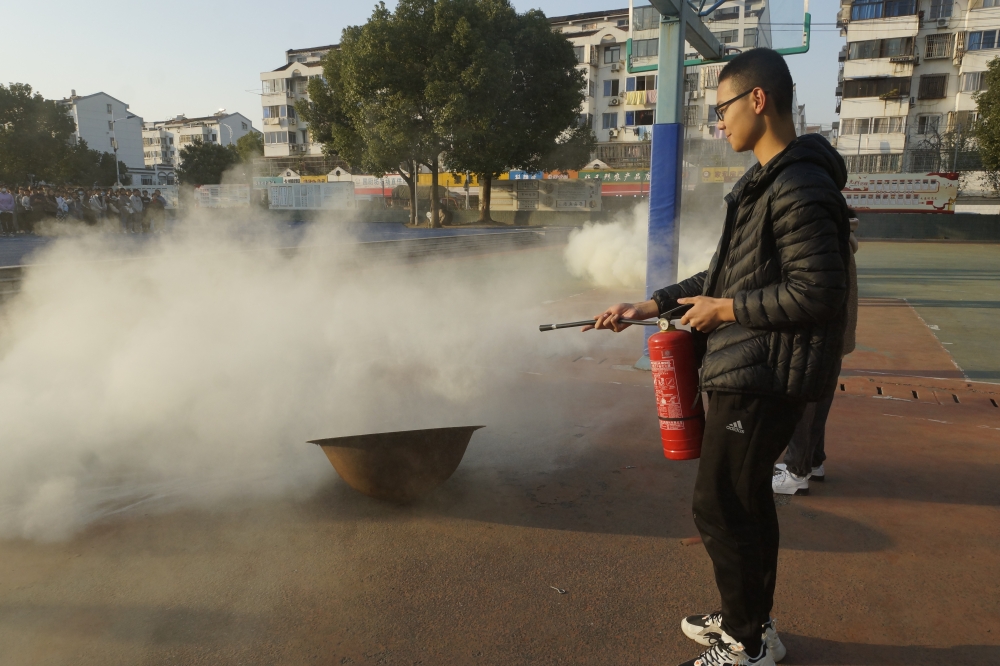 防患于未“燃”，共筑校园安全防线——记城西中学疏散和消防演练