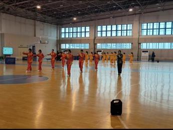 我校武术队在区赛中勇创佳绩，集体个人双丰收！