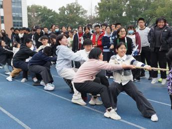 绳聚青春|全校拔河争霸赛嗨翻校园，热血力量正当燃！